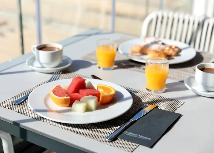 Jacaranda Готель