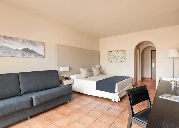 Jacaranda Адехе