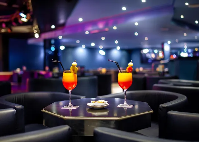 Jacaranda Готель